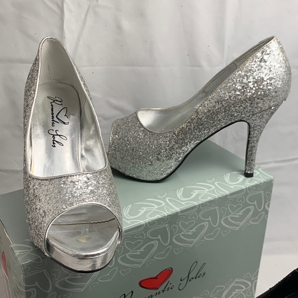 New 8.5 Romantic Soles Silver Glitter Dasha heels - Picture 2 of 8